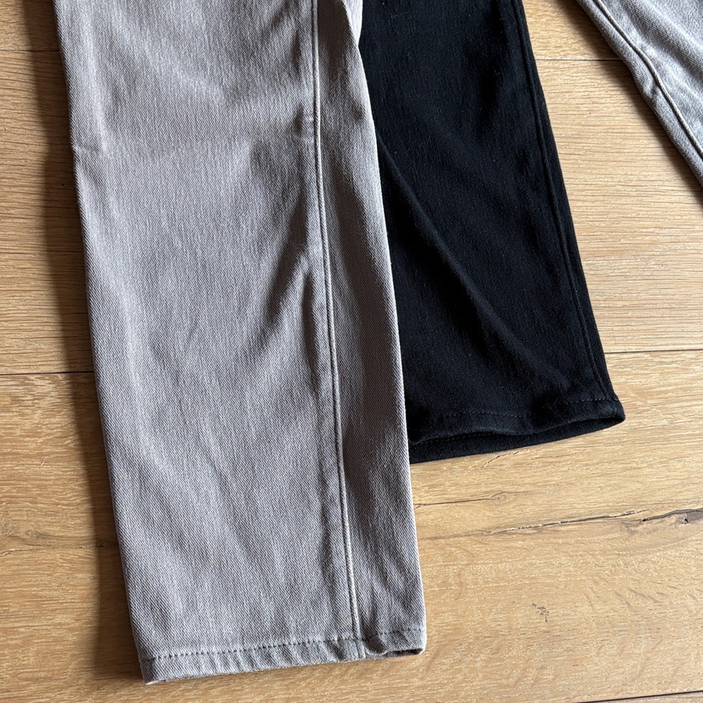 🦄 2 Pairs of Uniqlo pull-on pants - black and light grey - Picture 3 of 11